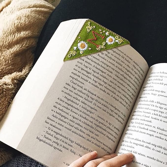 Personalized Hand Embroidered Corner Bookmark,Felt Triangle Page Stitched Handmade Bookmark,Unique Cute Flower Letter Embroidery Bookmarks Accessories for Book Lovers